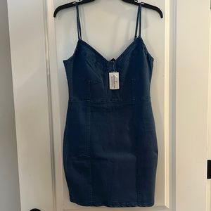 New With Tags Windsor Women’s denim dress size large stretchy